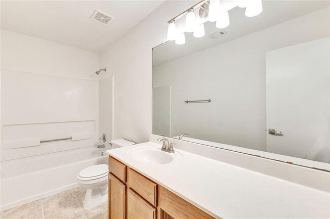 Building Photo - 1200 Del Roy Dr