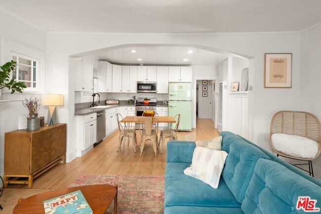 Building Photo - 1728 W 39th St