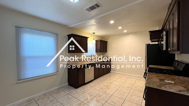 Building Photo - Very Nice 3bd/1ba House with 2 Car Garage