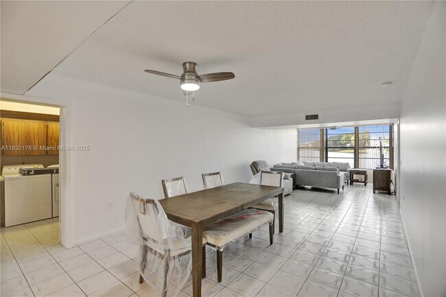 Building Photo - 1524 Whitehall Dr
