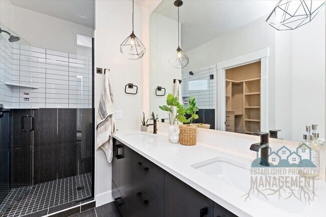 Building Photo - 1740 E State Ave