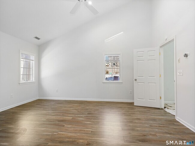 Building Photo - 24 King St