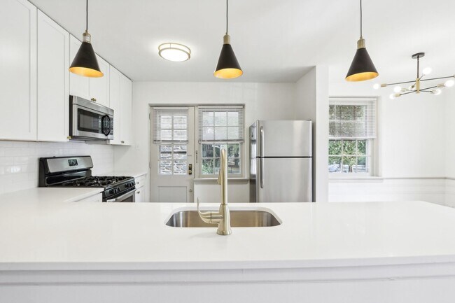 Building Photo - 2940 Midvale Ave