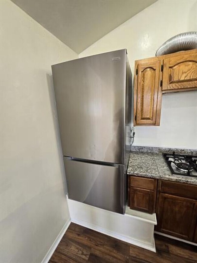 Building Photo - 2610 S Mission Rd