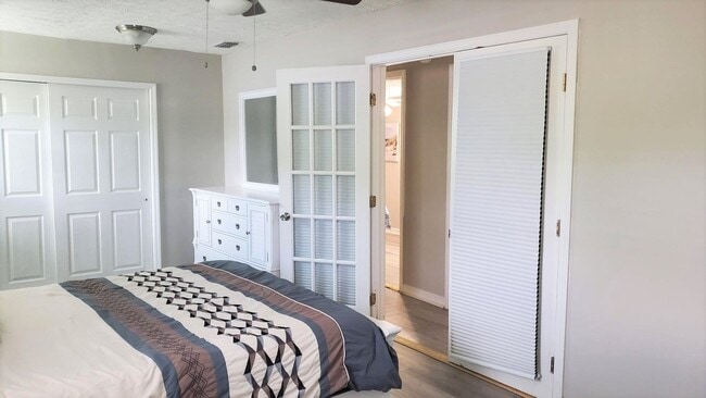 Building Photo - 3BR / 2BA HOME -  St Johns Park   *COMING ...