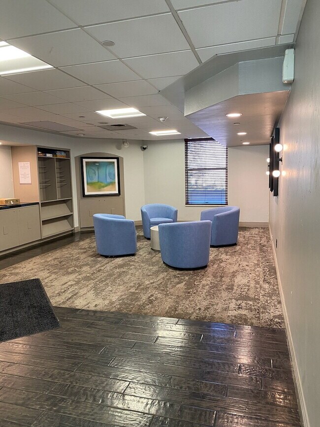 Building Photo - AVAILABLE NOW! Recently remodeled condo on Cherry Creek Trail + Move in Special!