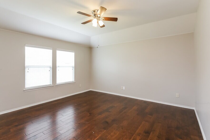Building Photo - 2116 Meadow View Dr