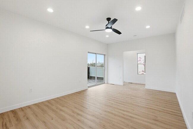 Building Photo - 412 St Clair Ave