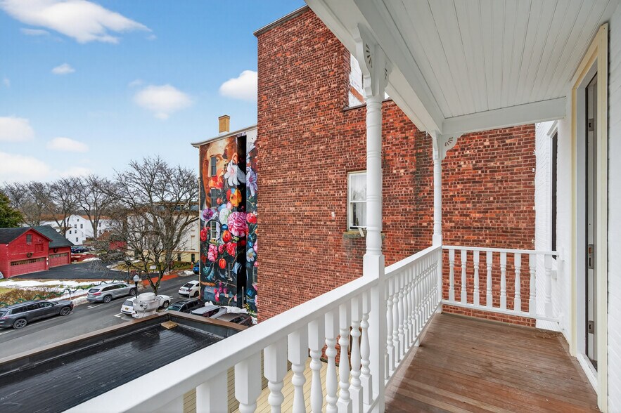 Building Photo - 316 Wall St