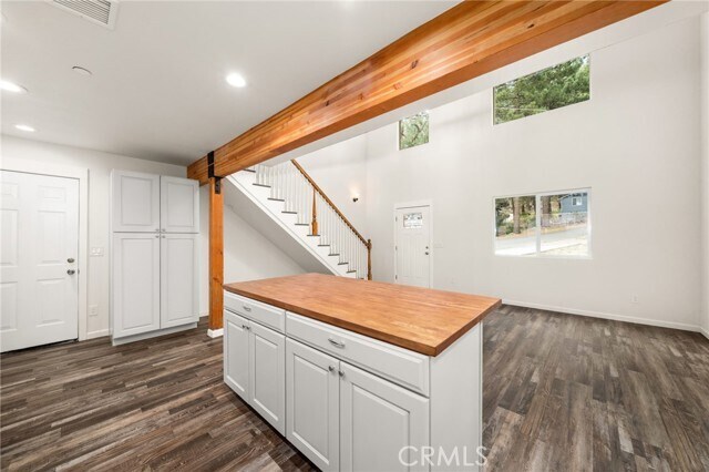 Building Photo - 2042 Buckthorn Rd