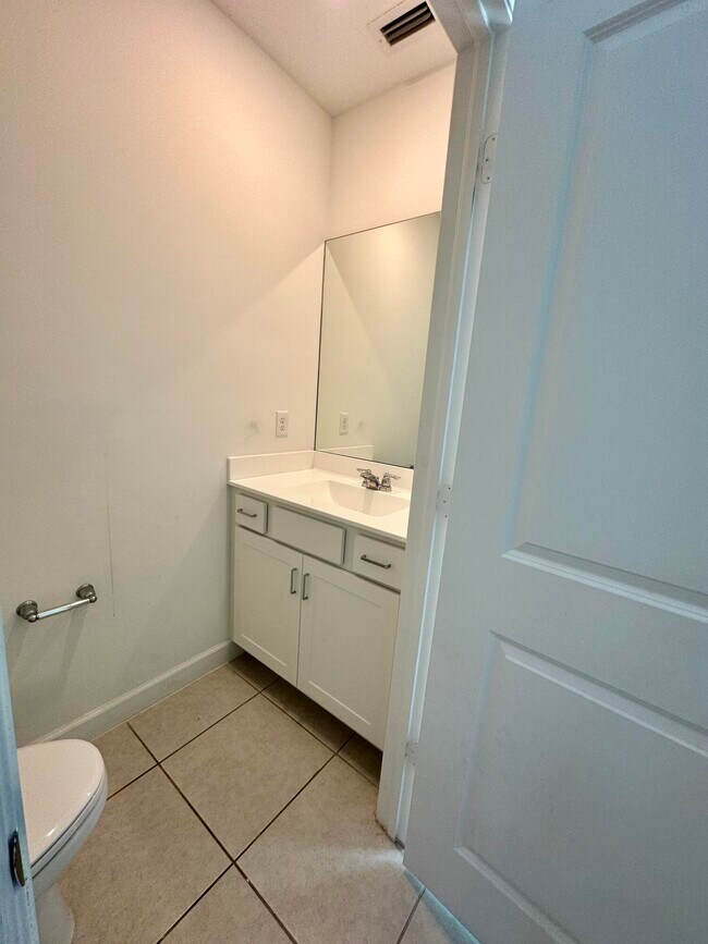 Building Photo - 4518 Dow Ln