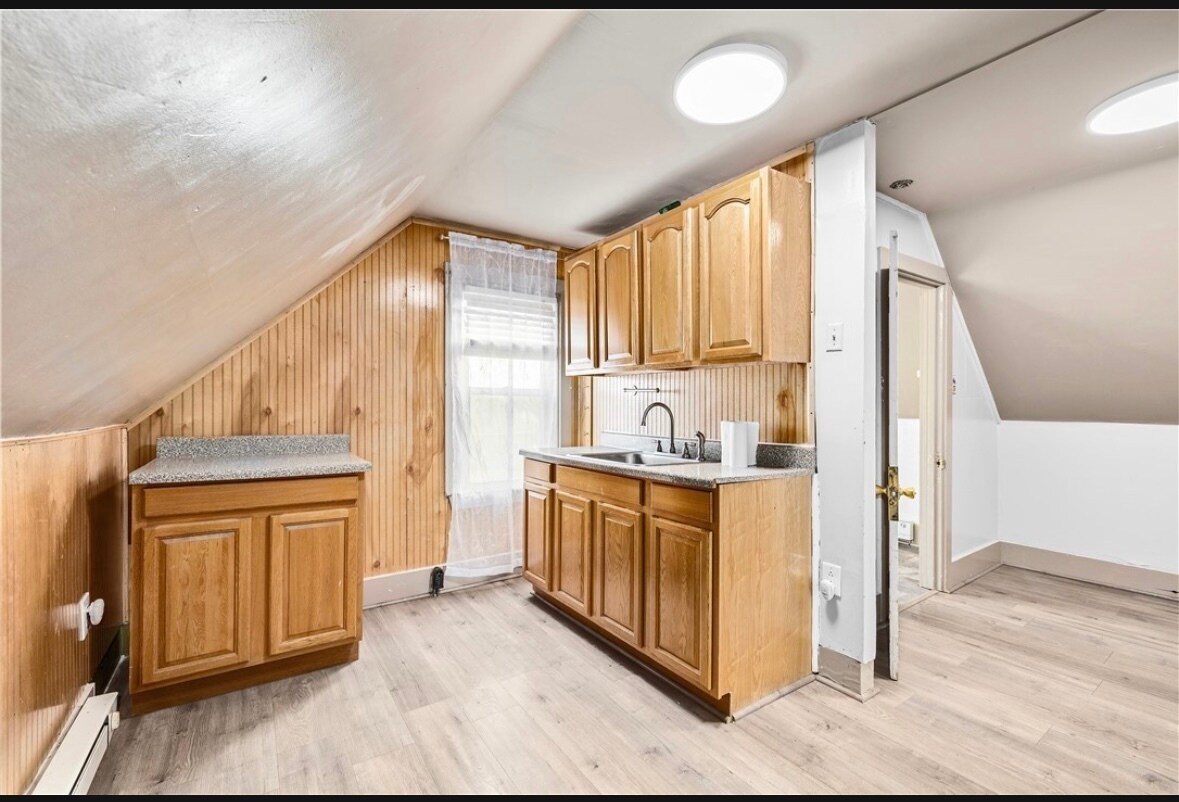 Townhouse/In Law Kitchenette - 35 Queen St