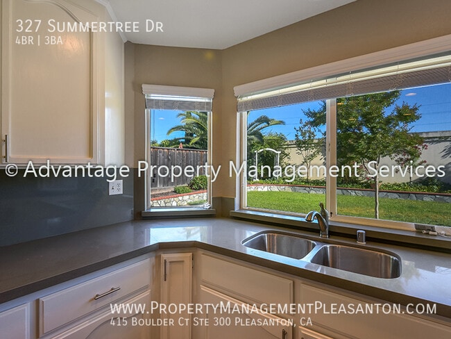 Building Photo - 327 Summertree Dr