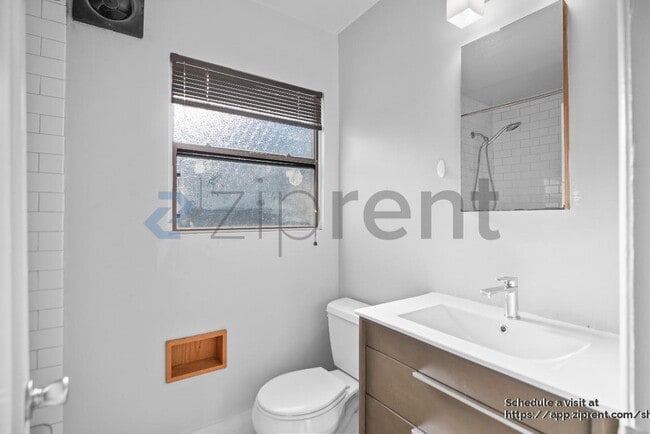 Building Photo - 903 61st St