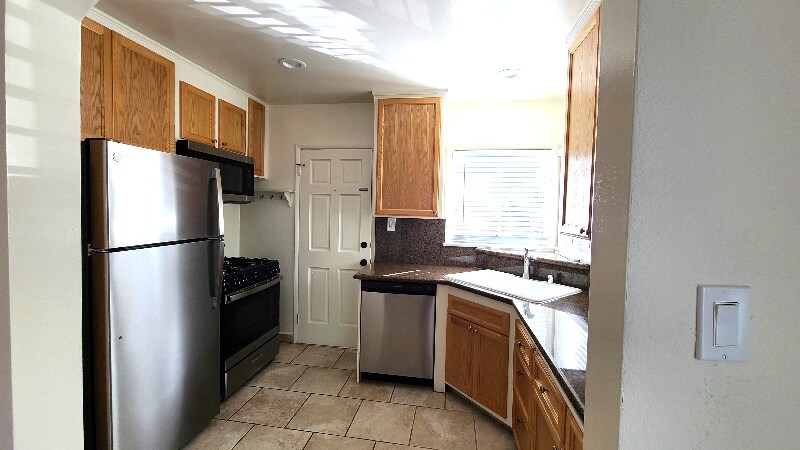 Building Photo - 2226 S Carmelina Ave