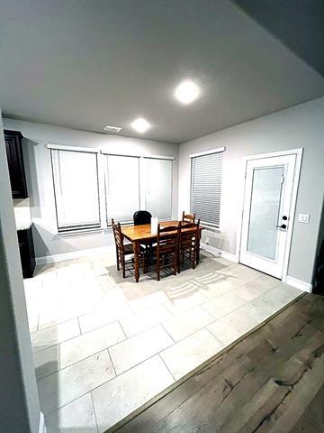 Building Photo - 2909 Parkwood Cir