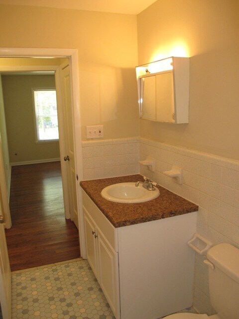 Building Photo - 60 Caroline Ave