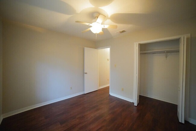 Building Photo - 2739 W Tharpe St