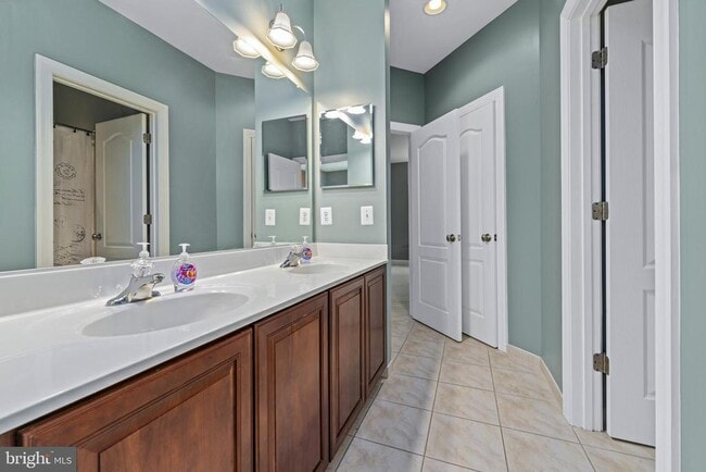 Building Photo - 2831 Galeshead Dr