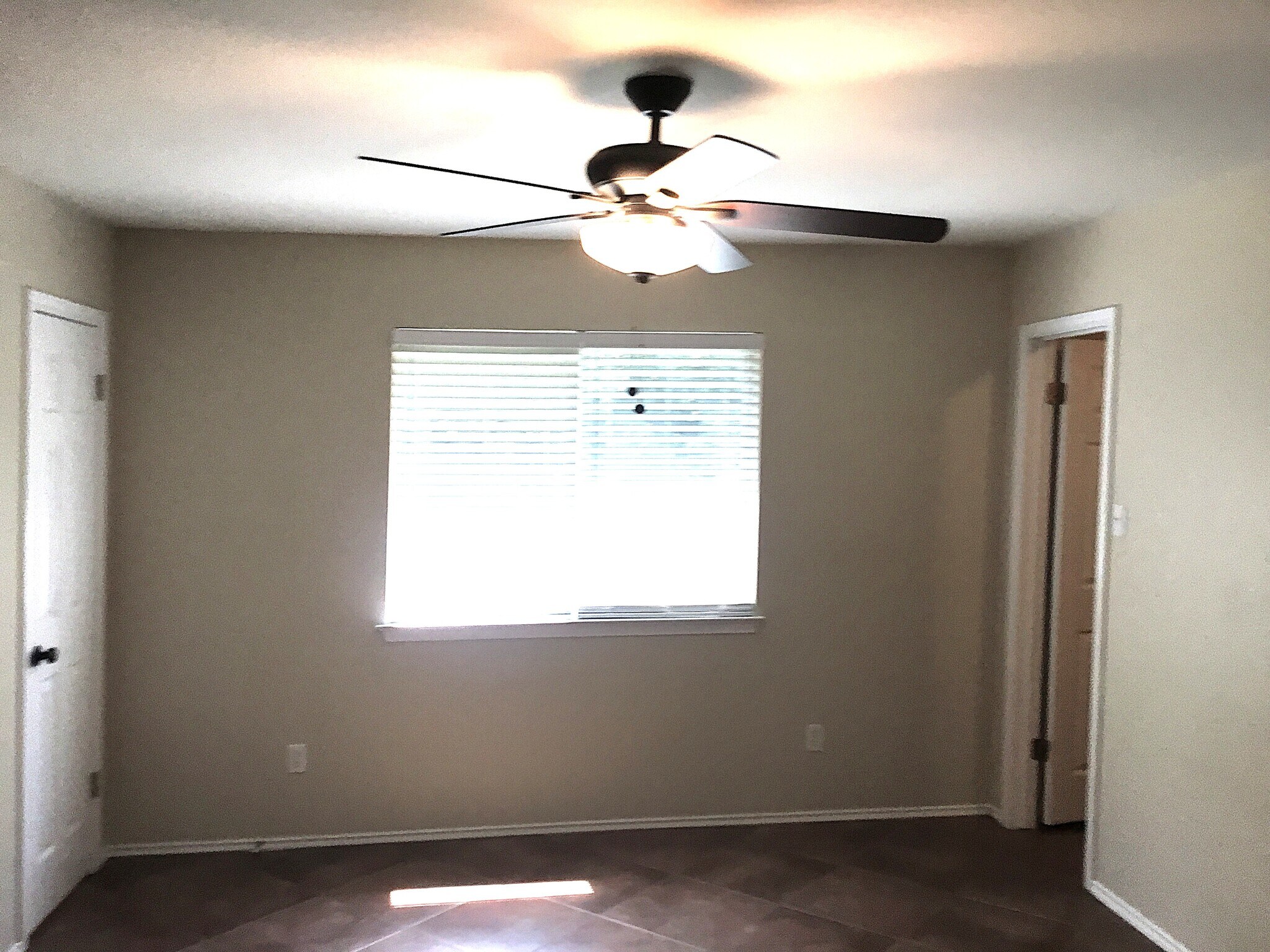 Building Photo - 216 Fall Creek Dr