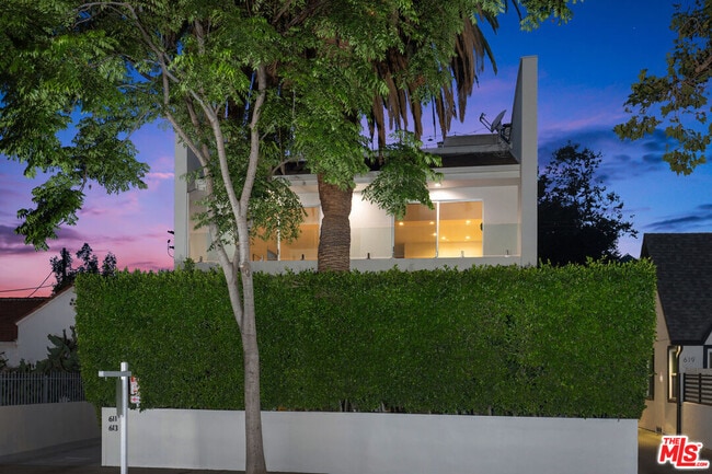 Building Photo - 611 Westmount Dr