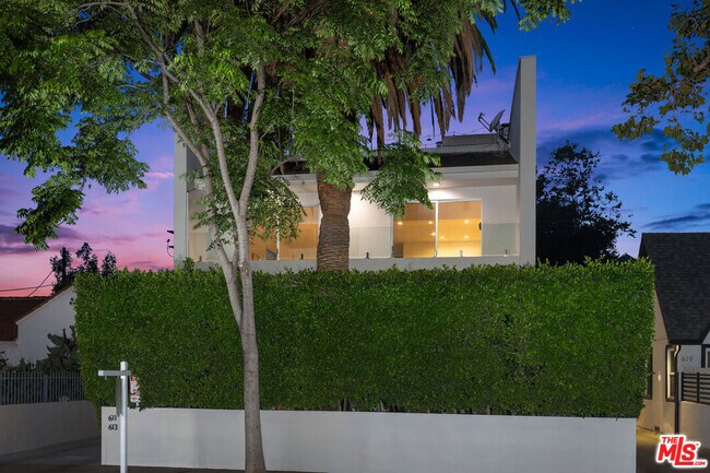 Building Photo - 613 Westmount Dr
