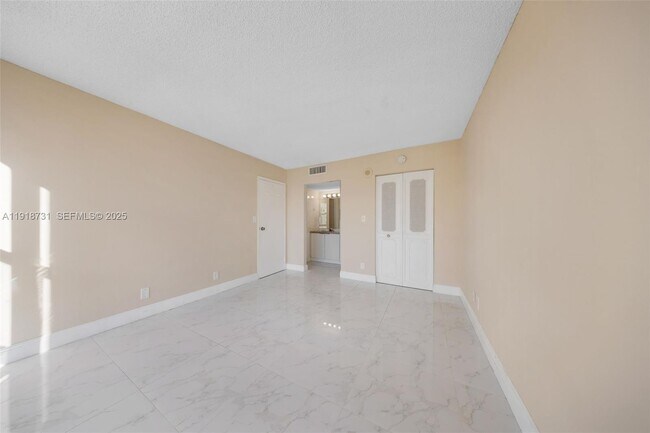 Building Photo - 17011 N Bay Rd