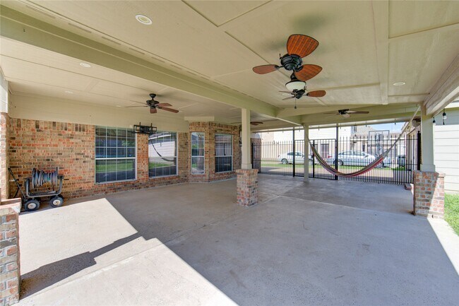 Building Photo - 7323 Sunset Bend Ln