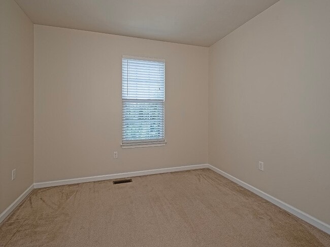 Building Photo - 627 Edison Dr
