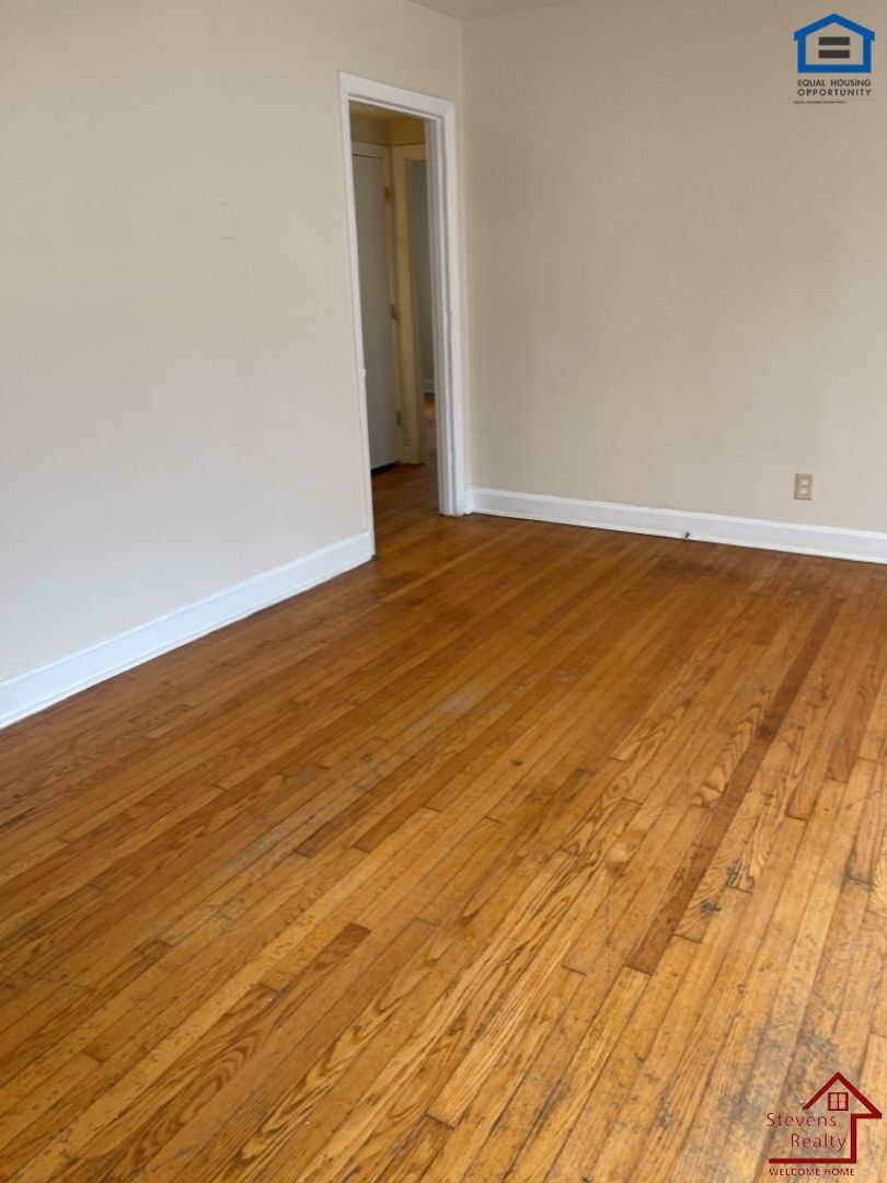 Building Photo - 1720 Cambridge Dr