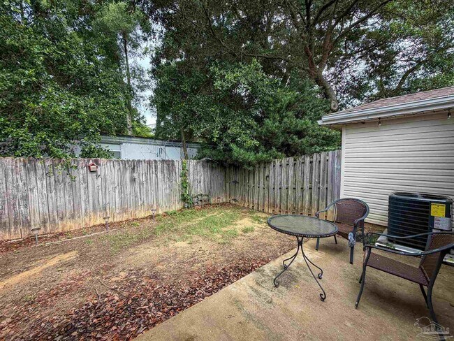 Building Photo - 8005 Stonebrook Dr