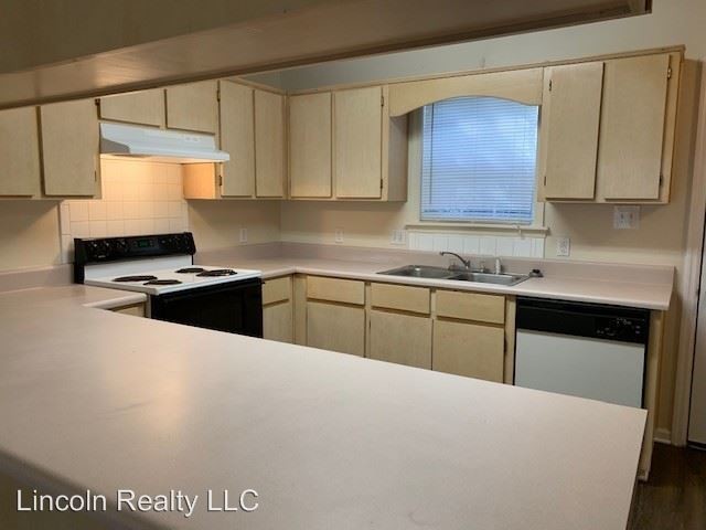 Building Photo - 2105 Baytree Rd