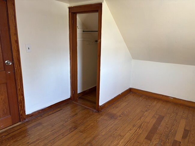 Building Photo - 1420 Woodbury Ave