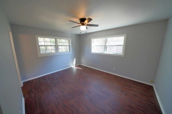 Building Photo - 323 Stockton Dr