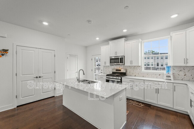 Building Photo - 1806 Swales Ct