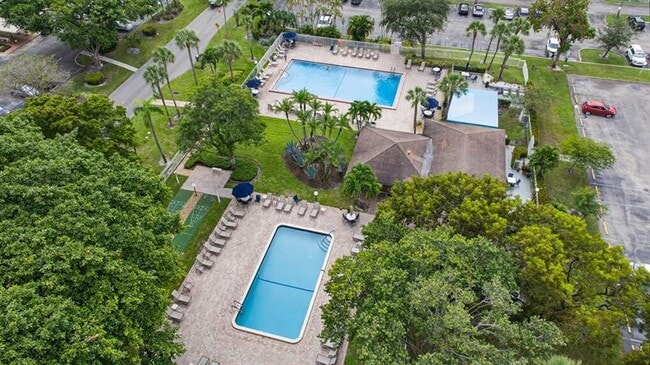 Building Photo - 2671 S Course Dr