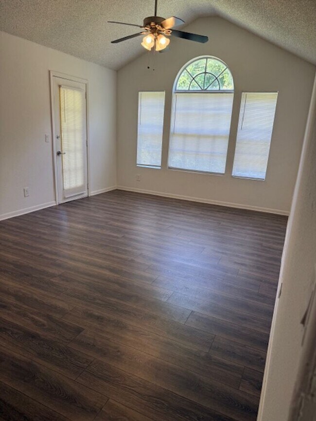 Building Photo - Lexington place One bedroom Condo