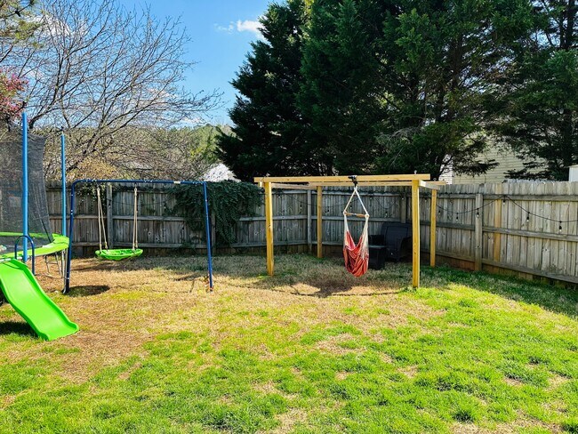 Building Photo - 208 Oak Grove Way