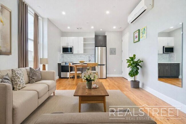 Building Photo - 115 Park Ave