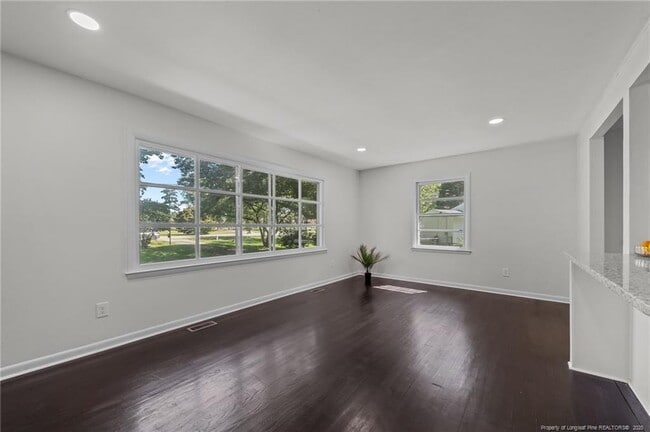 Building Photo - 13520 Oakwood Dr