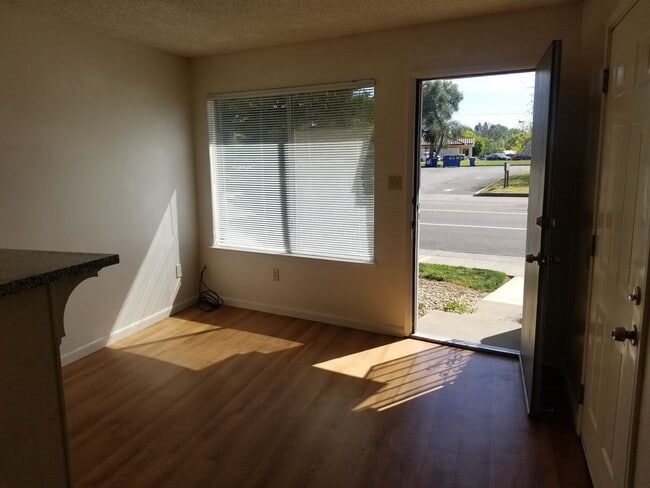 Building Photo - REDUCED!!!