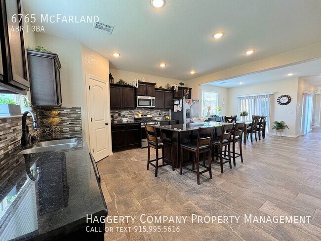 Building Photo - West El Paso 4 bed Refrig A/C with 3 car g...