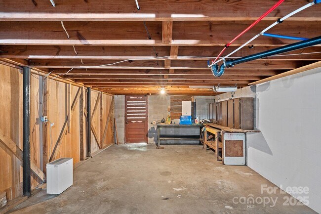 Building Photo - 540 Hoover Rd