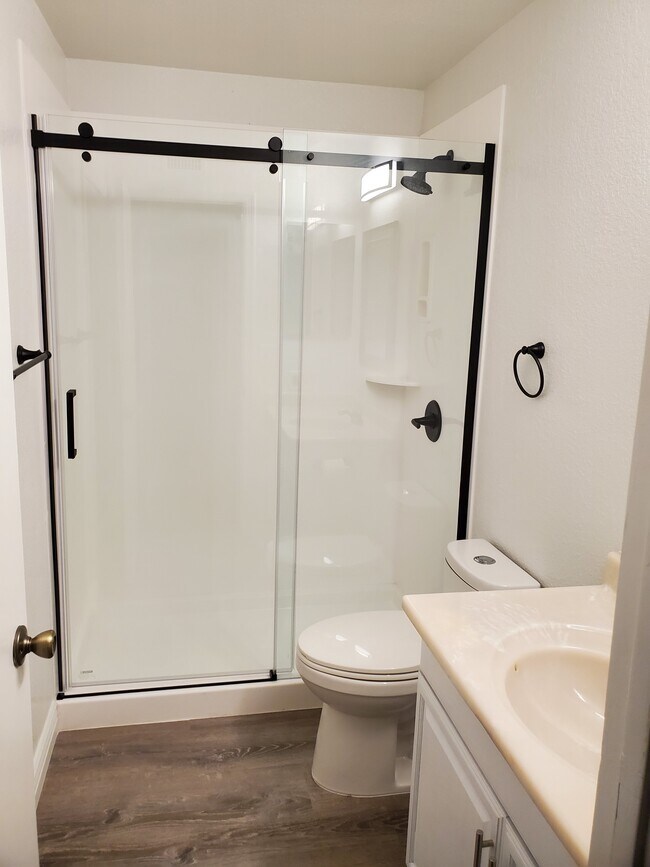 Building Photo - 4601 N 102nd Ave