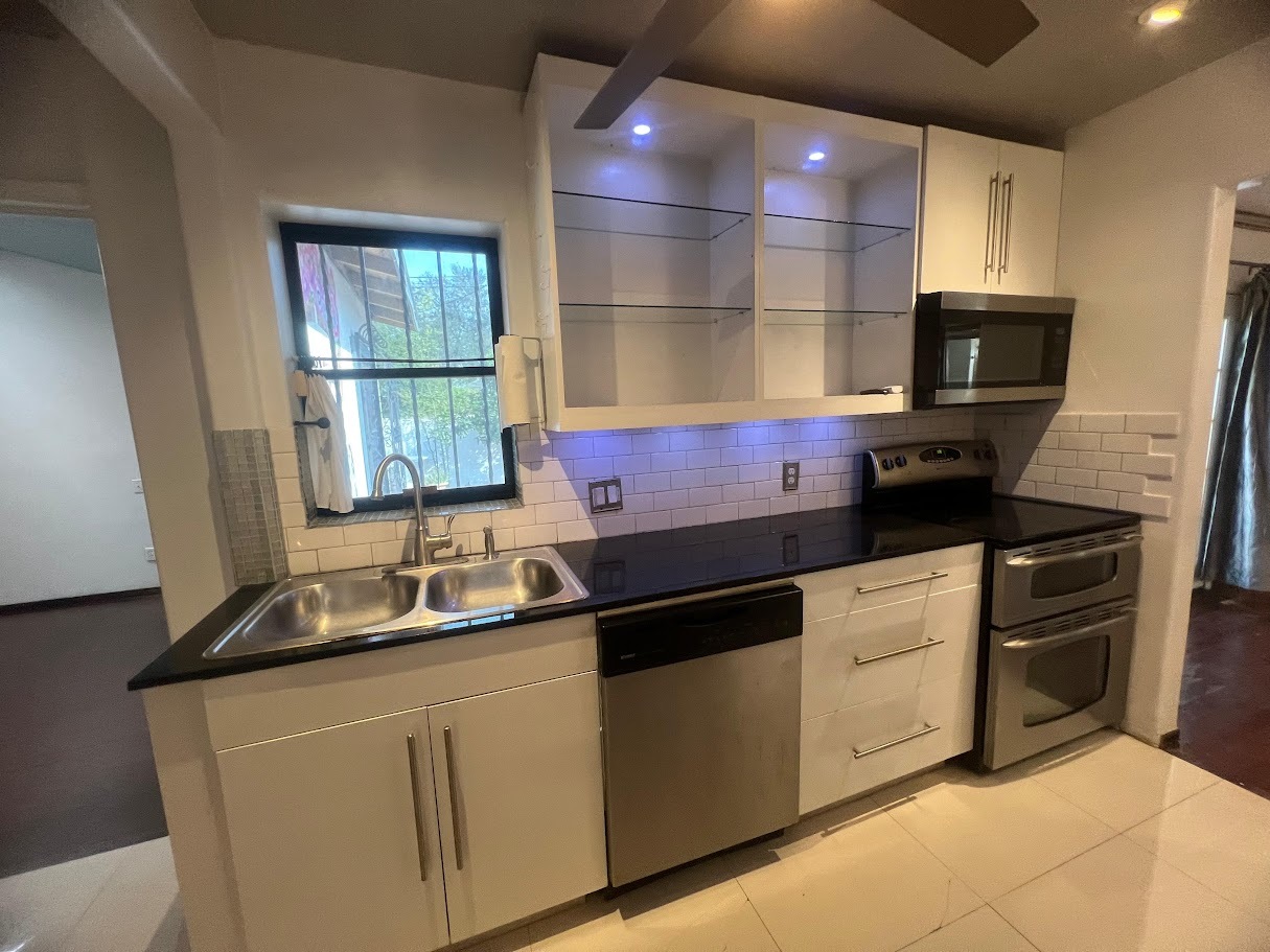 Building Photo - 1808 N Broadway St