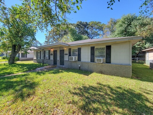 Building Photo - 1107 Milam St