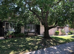 Building Photo - 2 bed 1.5 bath Apartment for rent