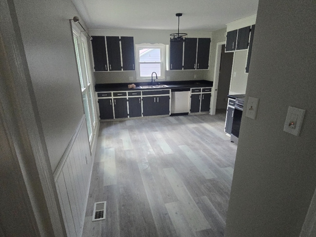 Building Photo - 1226 Roundtree Cir