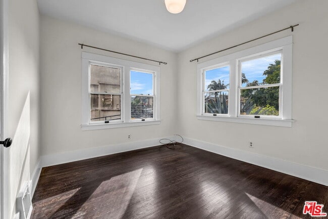 Building Photo - 2014 5th Ave