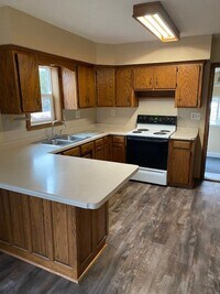 Building Photo - 3 Bedrooms, 2.5 Bathrooms Single Family Home in Staples, MN w/2+ car garage